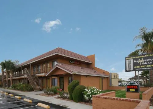 Santa Clarita Motel - Near six Flags Magic Mountain - Valencia in Valencia