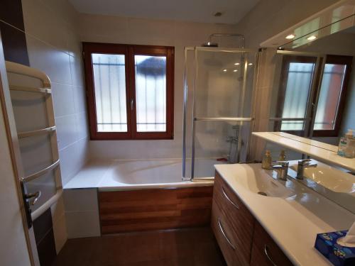 Photo de la galerie de l'établissement Chalet calme à la montagne près de Prapoutel, 2 chambres - FR-1-771-82, à Laval