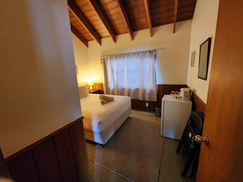 Postel nebo postele na pokoji v ubytování Affordable Double Room Walking Distance to Town