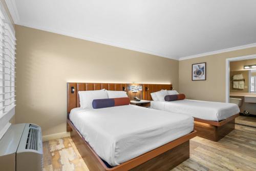 Ένα ή περισσότερα κρεβάτια σε δωμάτιο στο Santa Clarita Motel - Near six Flags Magic Mountain - Valencia