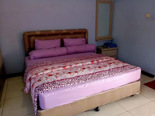 Postel nebo postele na pokoji v ubytování Hotel Arut Syariah