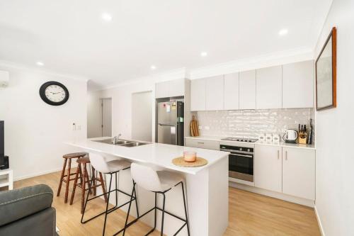 Gallery image of Modern in Margate with Pool in Redcliffe