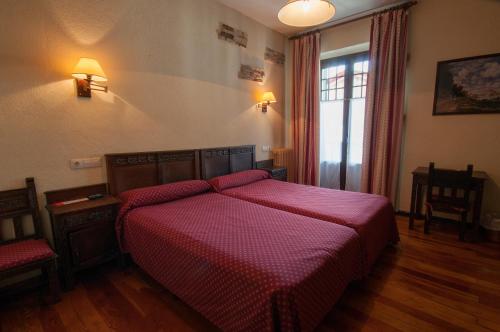 Hostal Ayestaran IIにあるベッド