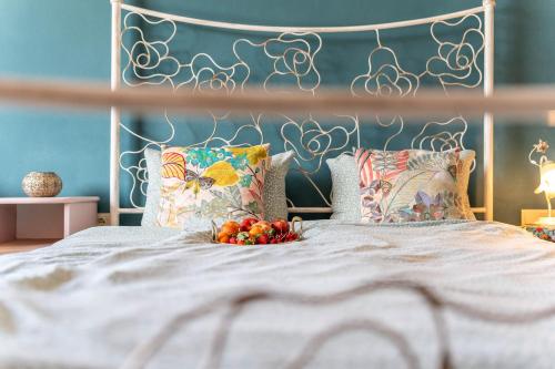 a bed with a bowl of fruit on it at Hotel Casa Art in Oreshak