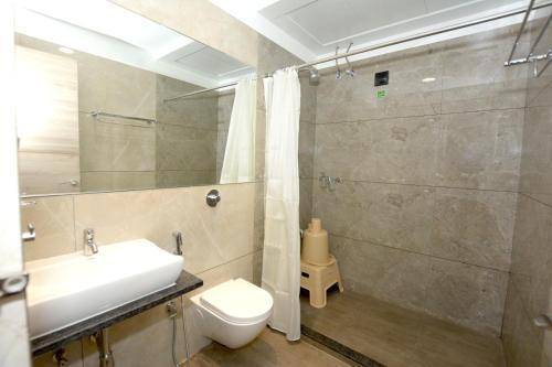 Koupelna v ubytování RAMAINn HOTEL