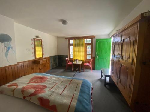 Ένα ή περισσότερα κρεβάτια σε δωμάτιο στο Rockway hostel