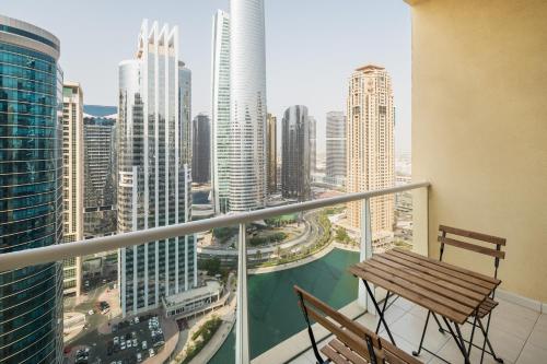 Luxury JLT Studio Lake View Metro 5minMarina