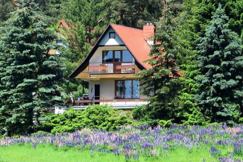 Cottage right next to the forest with a beautiful view of the valley