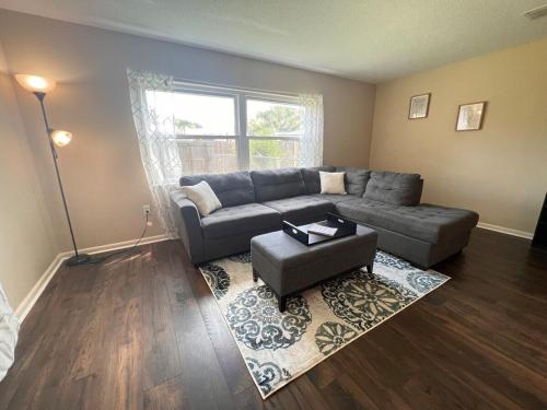 Χώρος καθιστικού στο Host Hubble Private Rooms in Southern Lakeland