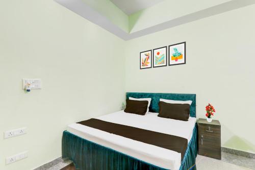 Ένα ή περισσότερα κρεβάτια σε δωμάτιο στο Townhouse Gujranwala Town Near Model Town Metro Station