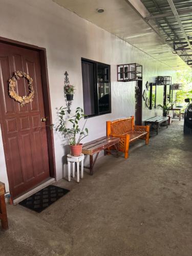 Ruang duduk di TI-RO's RENTALS