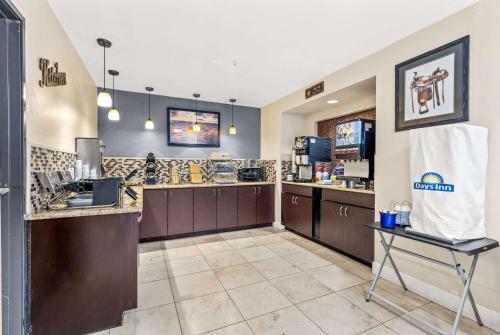a coffee shop with a counter and a table at Days Inn by Wyndham Camp Verde Arizona in Camp Verde