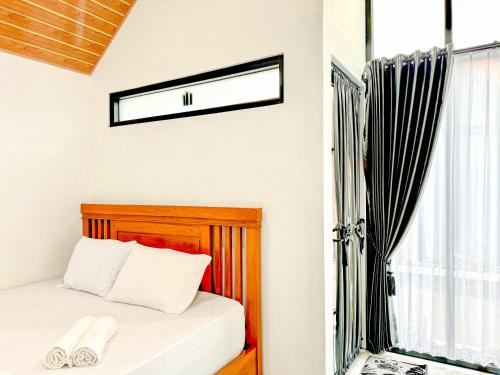 a bedroom with a bed and a window at Diyanis Glamping Sekipan Tawangmangu Mitra RedDoorz in Tawangmangu