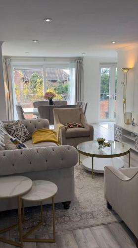 Ảnh trong thư viện ảnh của Luxurious & Beautiful Room With Double Bed-Own TV ở Northfleet