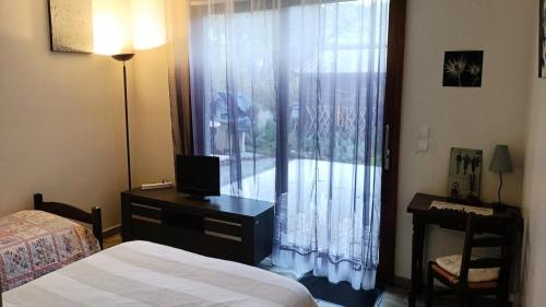 Photo de la galerie de l'établissement Chalet Chez Dany-vallouise - Confortable Chalet de 250m² adapté pour 13 personnes adapté PMR . MAE-6901, à Vallouise