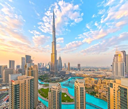 a view of the dubai city skyline with the burj khalifa at Signature 2BR with Burj Khalifa & Fountain View in Dubai
