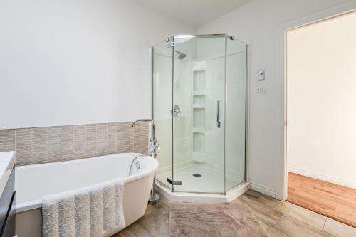 a bathroom with a glass shower and a tub at Apartment ROOMY - Plateau Mont-Royal in Montréal