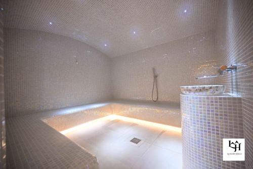 Un baño de Luxury hills Zlatibor Spa&Wellness