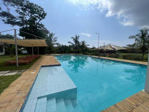 a large swimming pool with a blue at Luxury Holiday Home at Vipingo, Kilifi Kenya in Kilifi