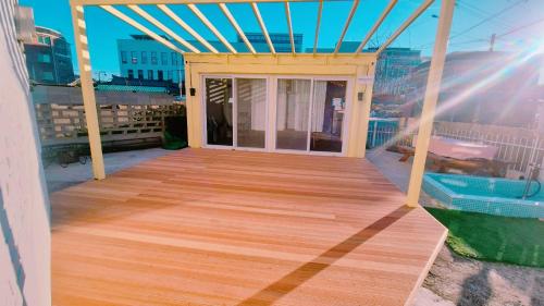 Een balkon of terras bij Yangyang Shim Stay