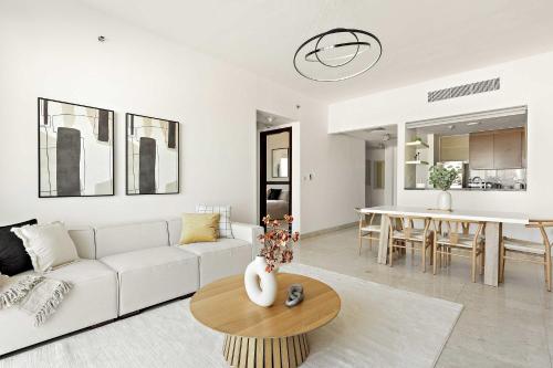 Η κουζίνα ή μικρή κουζίνα στο Silkhaus Luxury 2BR in Marina Heights near Canal