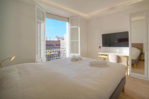Luxueux 3 chambres 3 salles de bain BALCON, CARRE D'OR A3B129