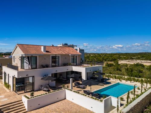 Luxury Villa Kaia -Heated pool, Sea View, Jacuzzi, Gym and Sauna