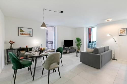 TV a/nebo společenská místnost v ubytování Corte di Ascona Apartments - Happy Rentals