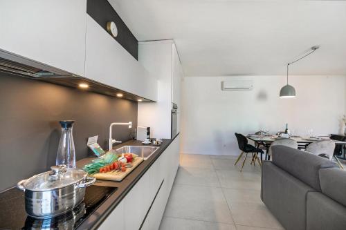 Kuchyň nebo kuchyňský kout v ubytování Corte di Ascona Apartments - Happy Rentals