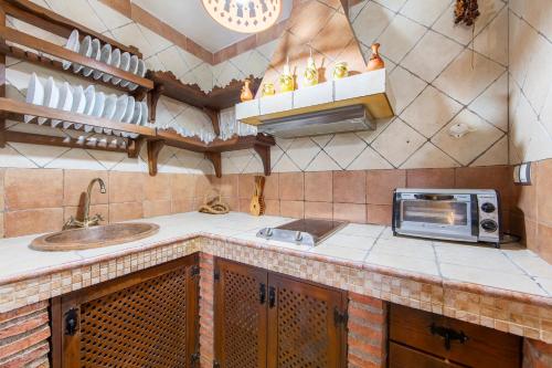 Kuchyň nebo kuchyňský kout v ubytování Casa Rural La Jirola -La Vivienda 1