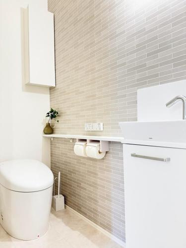 a bathroom with a toilet and a sink at Akikawa Miyoshi 6 in Fukumoto