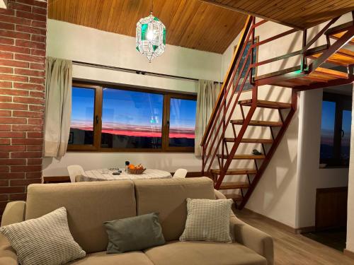 VISTAS Y PISTAS Acogedor y espacioso duplex en zona alta con garaje