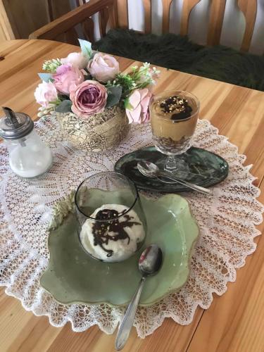 a table with a green plate and a bowl of ice cream at Katharina Haus, Wiel in Wiel