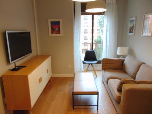 Airport Madrid Plenilunio suites beige