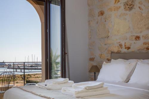 Chryssi 01, Stylish Seaside Spot in the Heart of Rethymno