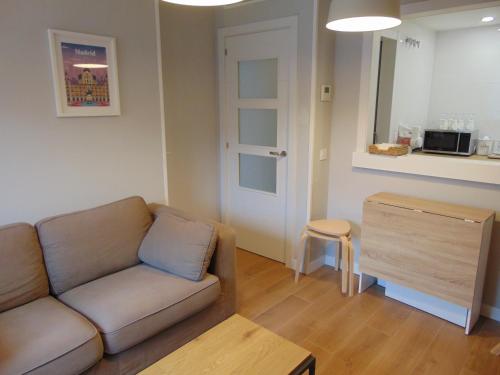 Airport Madrid Plenilunio suites beige