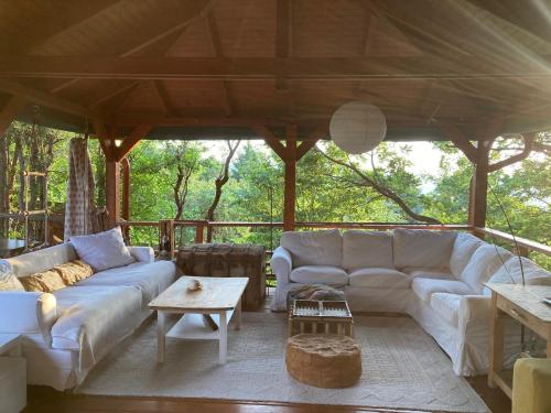 a living room with a white couch and a table at La Sognare, ahol az álom valóra válik in Leányfalu