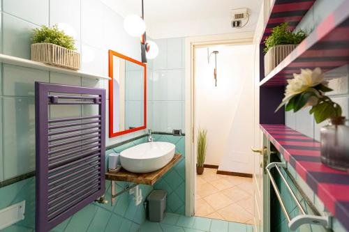 Koupelna v ubytování stone cottage with a terrace