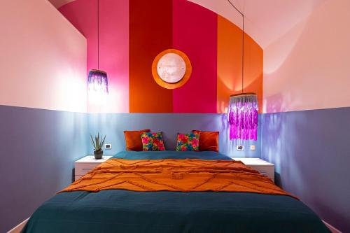 Postel nebo postele na pokoji v ubytování stone cottage with a terrace