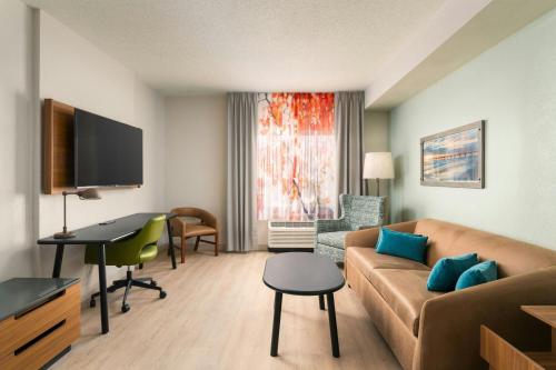 Fairfield Inn and Suites Jacksonville Beach Image