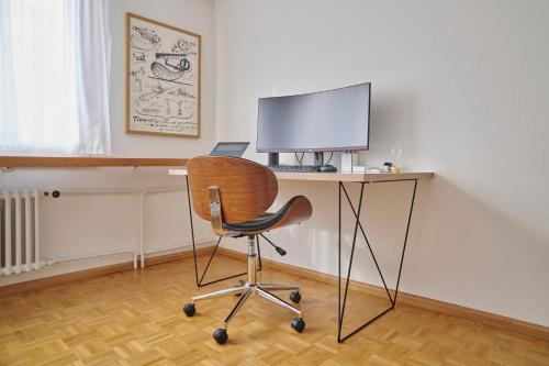 Televiisor ja/või meelelahutuskeskus majutusasutuses Stylish 2 room apartment in St Johann