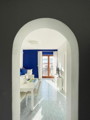 Un lugar para sentarse en Apartments Monika & Breakfast Baskets 145