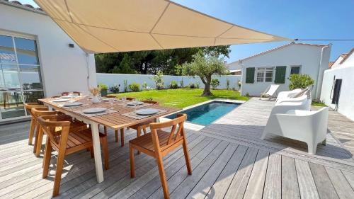 Photo de la galerie de l'établissement Villa de luxe avec piscine au centre de La Couarde, à La Couarde-sur-Mer