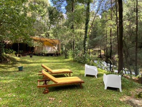 Naturlandskabet i nærheden af luksusteltet