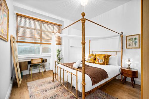 a bedroom with a canopy bed and a desk at Stylish Two-Bedroom Apartment with Balcony & Parking 9NC in Birmingham
