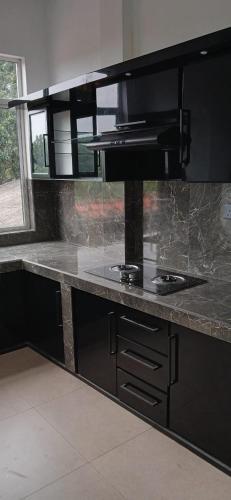 Dapur atau dapur kecil di Lakeside Villa, kamburugamuwa