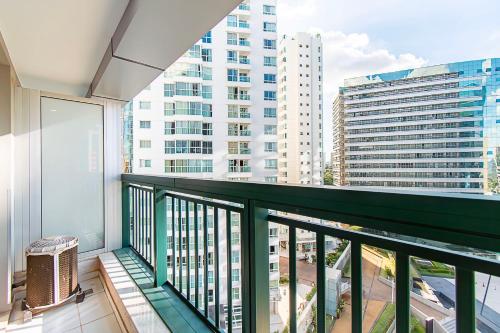 a balcony with a view of a large building at Vision Hotel em Brasília 59854 in Brasilia