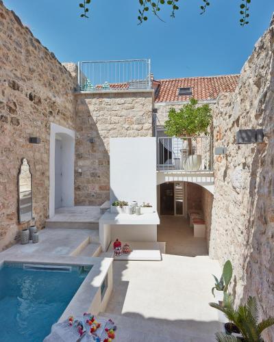 an external view of a house with a swimming pool at Orange Tree House in Vis