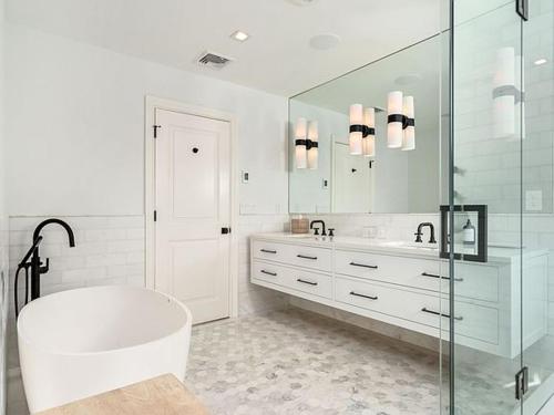 Ένα μπάνιο στο Villa Azeeka - Luxury with pool