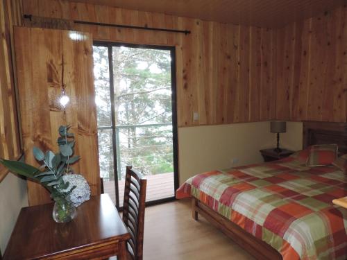 Postel nebo postele na pokoji v ubytování Quinta Galeon Lodge